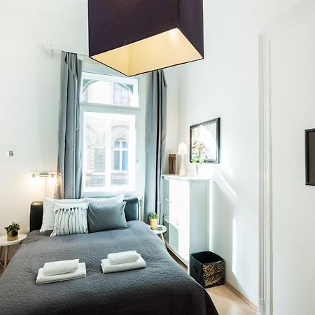 Cosy And Central Apartment With 4 Bedrooms And A/C Budapest Ngoại thất bức ảnh