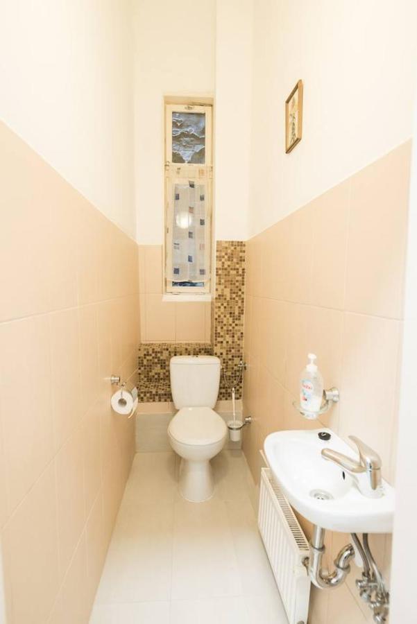 Cosy And Central Apartment With 4 Bedrooms And A/C Budapest Ngoại thất bức ảnh