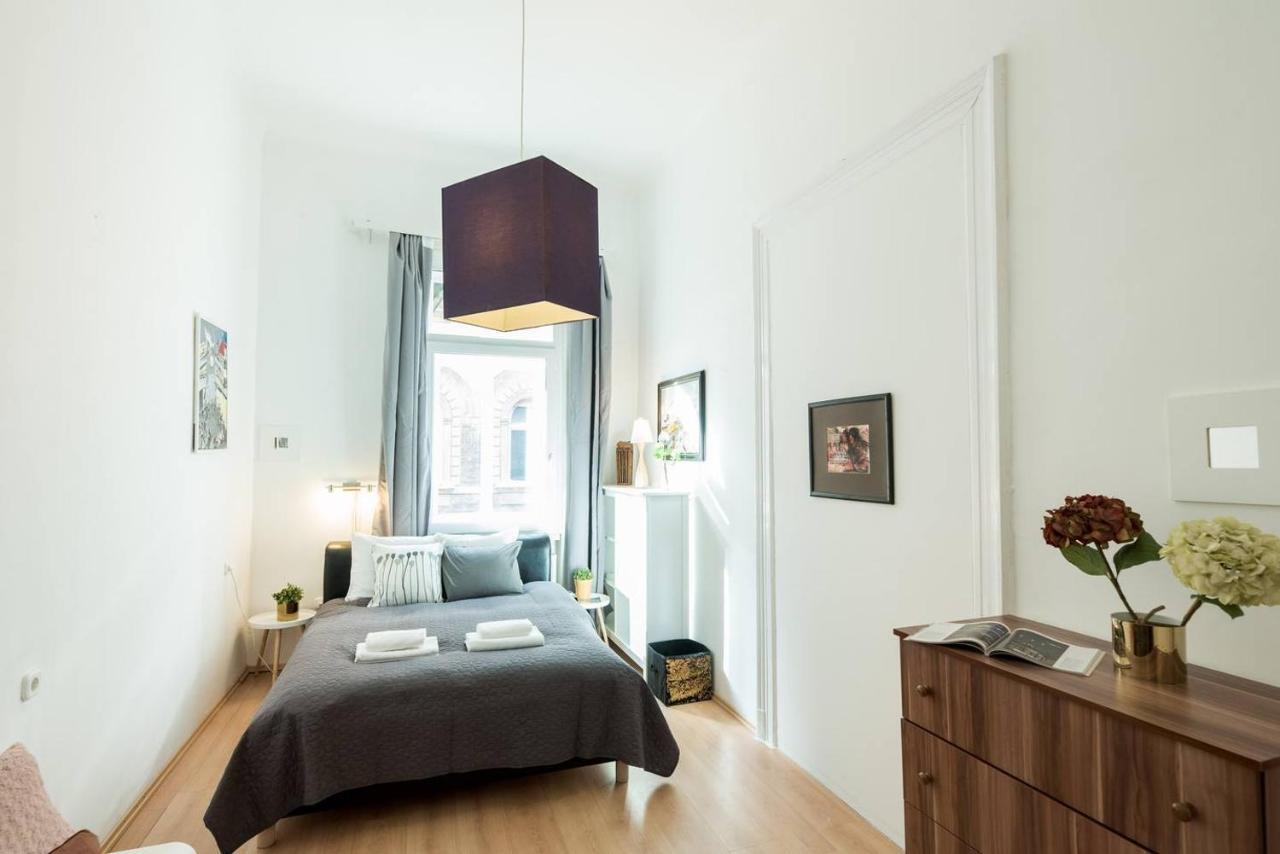 Cosy And Central Apartment With 4 Bedrooms And A/C Budapest Ngoại thất bức ảnh
